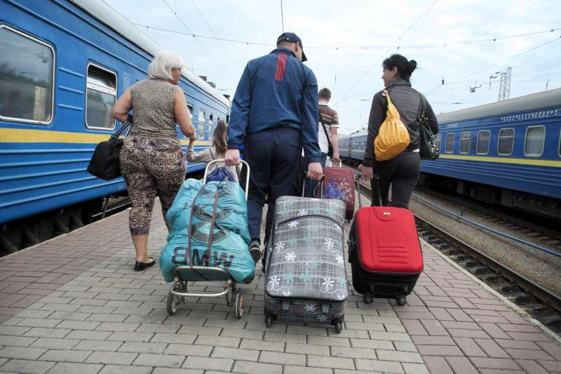 A Ukrainian family with their belongings after arriving at Kyiv by train. They had fled the violence in eastern Ukraine. © UNHCR/I.Zimova