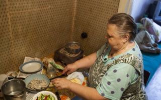 Tamara cooks in the dormitory where she recently started living. She is an internally displaced person in her own town, forced to move three times since her apartment was shelled.