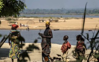 Central African refugees on the banks of the Oubangui River on the Democratic Republic of the Congo side.