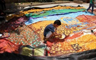 The artwork on this tent was inspired by the Austrian symbolist painter Gustav Klimt and the Syrian poet Nizar Qabbani. It was painted in the courtyard of a refugee centre in northern Jordan.