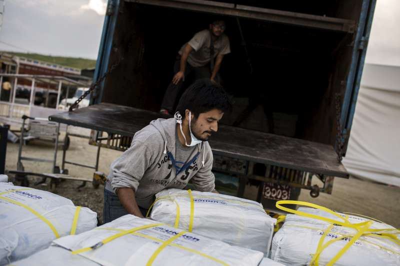 UNHCR flies in shelter materials for quake-displaced in Nepal