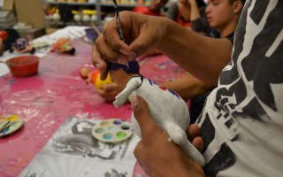 As part of the regional campaign "Tour around the world with a backpack" (La vuelta al mundo en una mochila), UNHCR invited unaccompanied children to make traditional Mexican toys at the Popular Art Museum in Mexico.