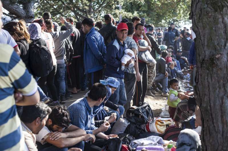 Thousands of refugees fleeing war cross into Croatia triggering sad memories of own recent past