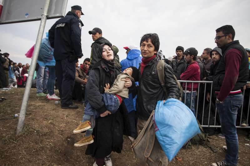 Family heading to a police van in no man's land between two Croatian and Serbian border near Tovarnik (Croatia).