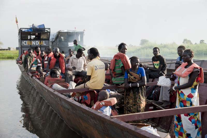 Cette photo récente montre d'autres réfugiés du Sud-Soudan à bord d'un bateau en Éthiopie, novembre 2014.