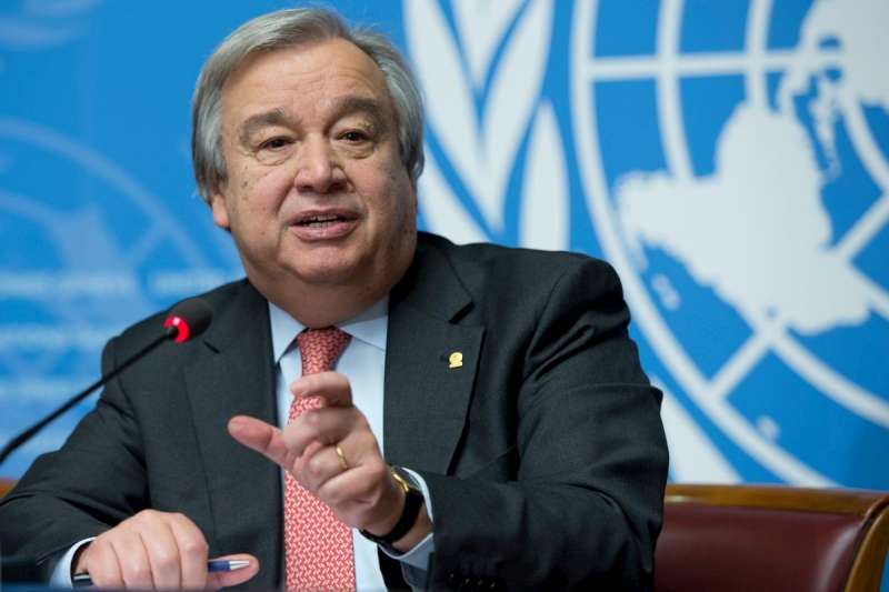 Le Haut Commissaire des Nations Unies pour les réfugiés António Guterres lors d'une conférence de presse à Genève, le 18 décembre 2015.