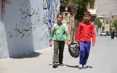 Refugees transform walls into works of art