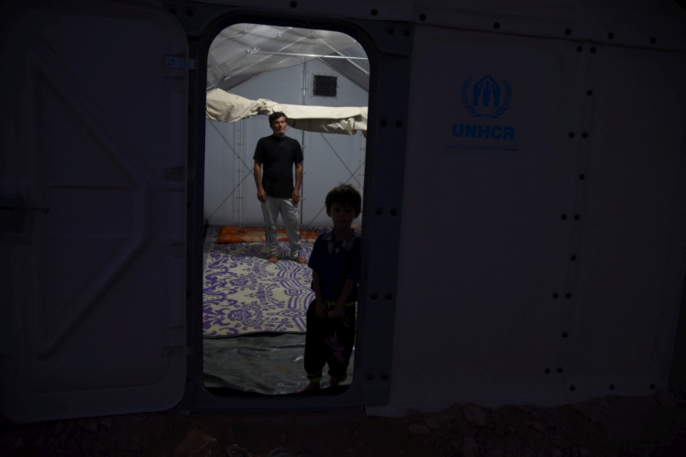 Faisal Jumma al-Murtada and his son Mohammed are among those moving into the 100 newly built family shelters at the UNHCR camp in Najaf, which is home to 14,600 internally displaced families. © UNHCR/Caroline Gluck