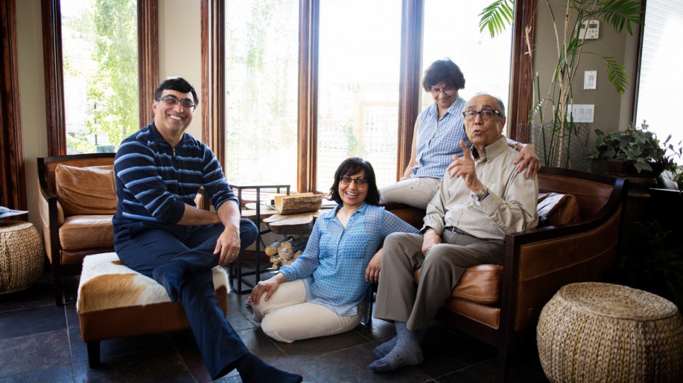 De gauche à droite : Naeem, Samina, Zarina et Mohamed Ali. © HCR/Annie Sakkab