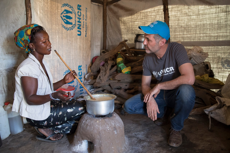 Khaled Hosseini meets South Sudanese refugee, Aisha, in Bidibidi refugee settlement. South Sudanese refugee Aisha (28) is a single mother looking after 5 children in Bidibidi refugee settlement. 