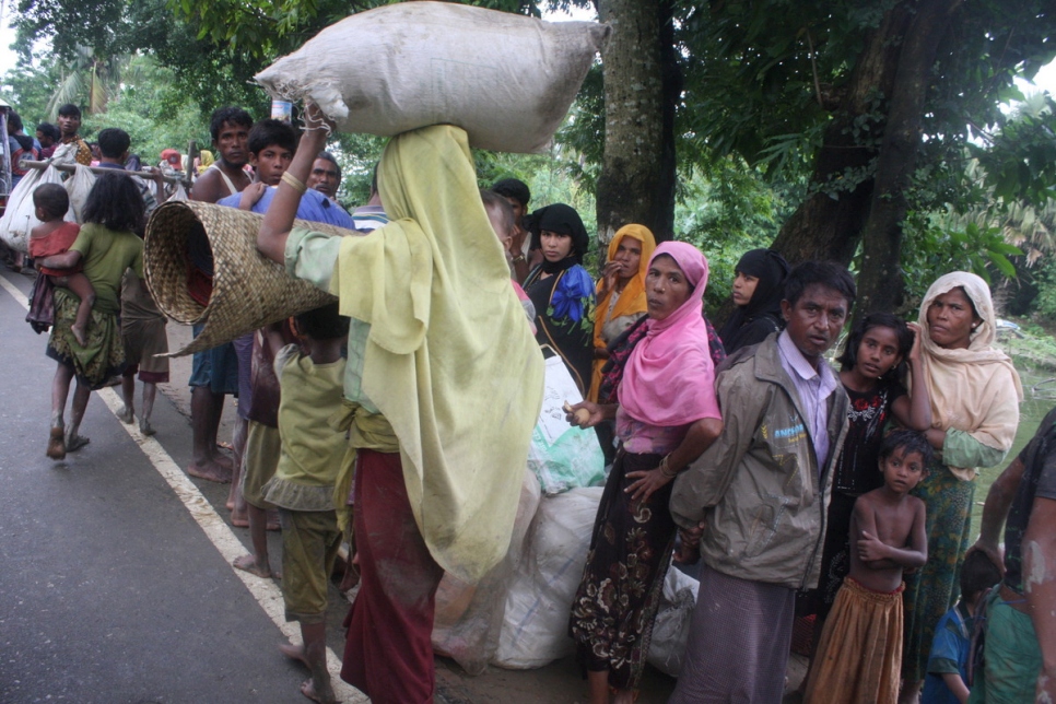 Shelter urgently needed for Rohingya fleeing Myanmar violence