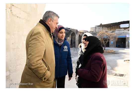 A resident of Al-Mashatiyeh neighbourhood in east Aleppo talks to UN High Commissioner for Refugees Filippo Grandi. She fled her home when the battle for eastern parts of the city erupted, but has since returned. © UNHCR/Bassam Diab