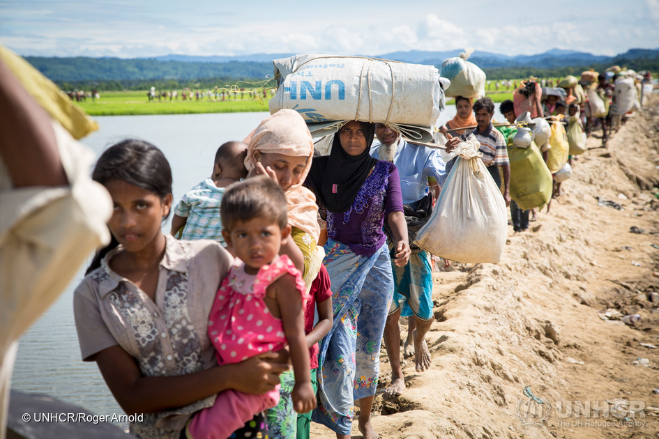 Rohingya families arrive at a UNHCR transit centre near the village of Anjuman Para, Cox’s Bazar, south-east Bangladesh after spending four days stranded at the Myanmar border with some 6,800 refugees. UNHCR image