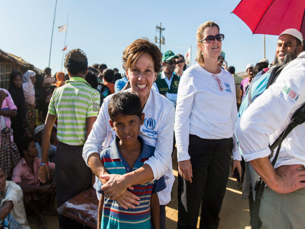 Louise Aubin embraces a boy as she meets with refugees at Kutupalongn camp. ©UNHCR/Andrew McConnell
