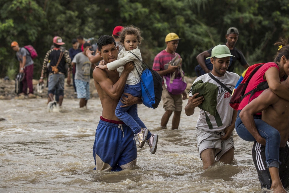 Les Vénézuéliens risquent leur vie pour chercher de l’aide en Colombie