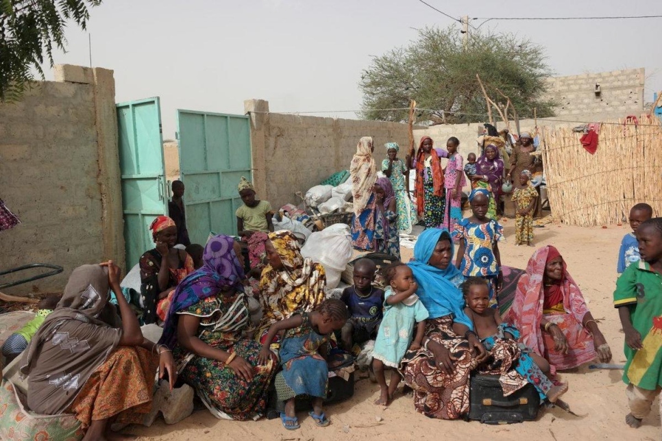 Violent attacks in Nigeria drive thousands of refugees into Niger