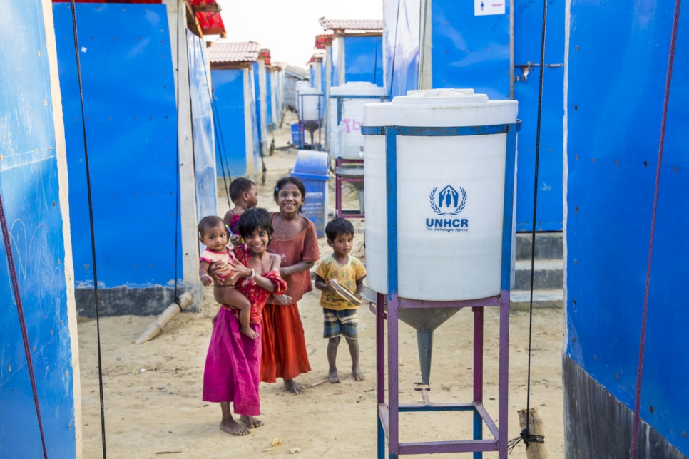 L’innovation, les éco-technologies et l’énergie solaire contribuent à garantir l’eau potable pour les réfugiés rohingyas