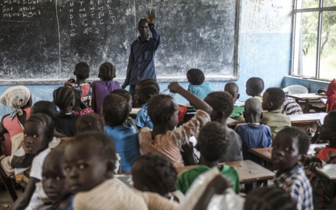 Un enseignant sud-soudanais consacre sa vie en exil à des réfugiés de tous âges