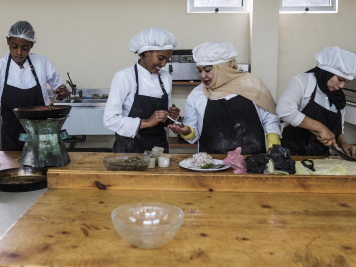 Refugees take part in a cooking course in Ethiopia