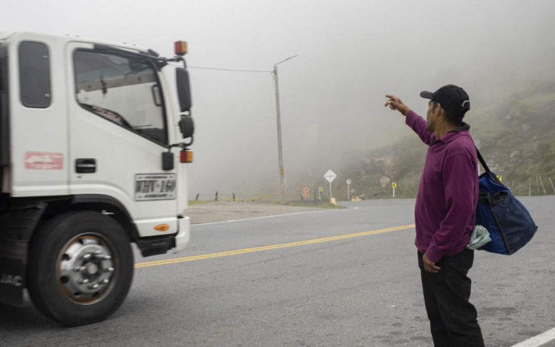 Marcher sans relâche : Des Vénézuéliens traversent des chaînes de montagnes à pied