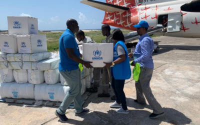 UNHCR flies in relief for Somalis cut off by flooding