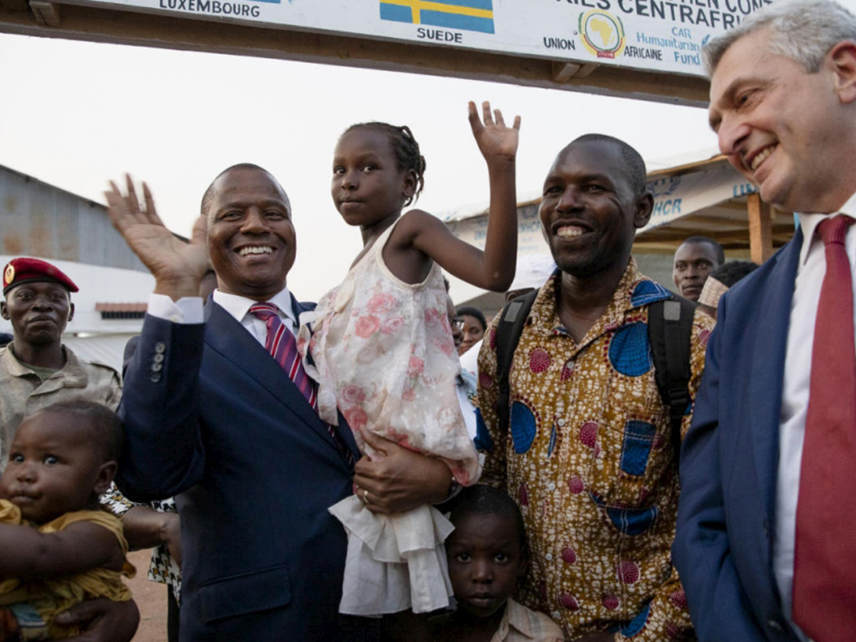 Filippo Grandi greets refugees on their return to Bangui, the Central African Republic