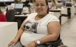woman in wheelchair find employment in Brazil