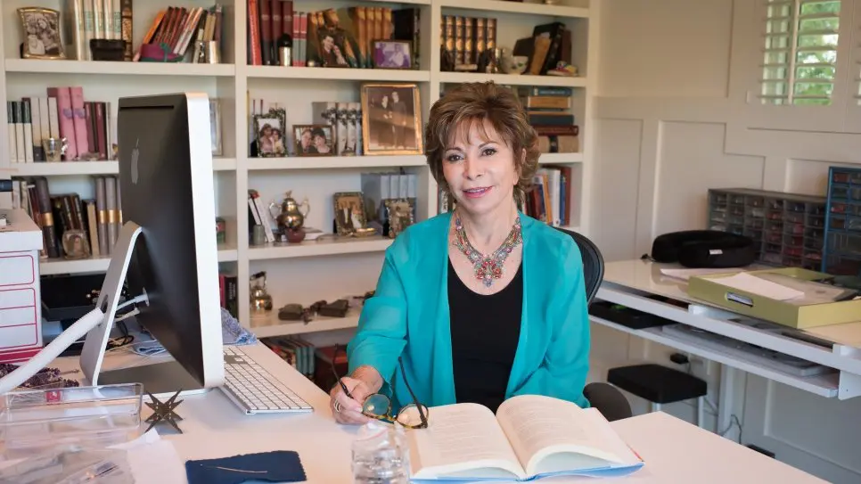 Isabel Allende brings refugee story to life in new novel - UNHCR Canada