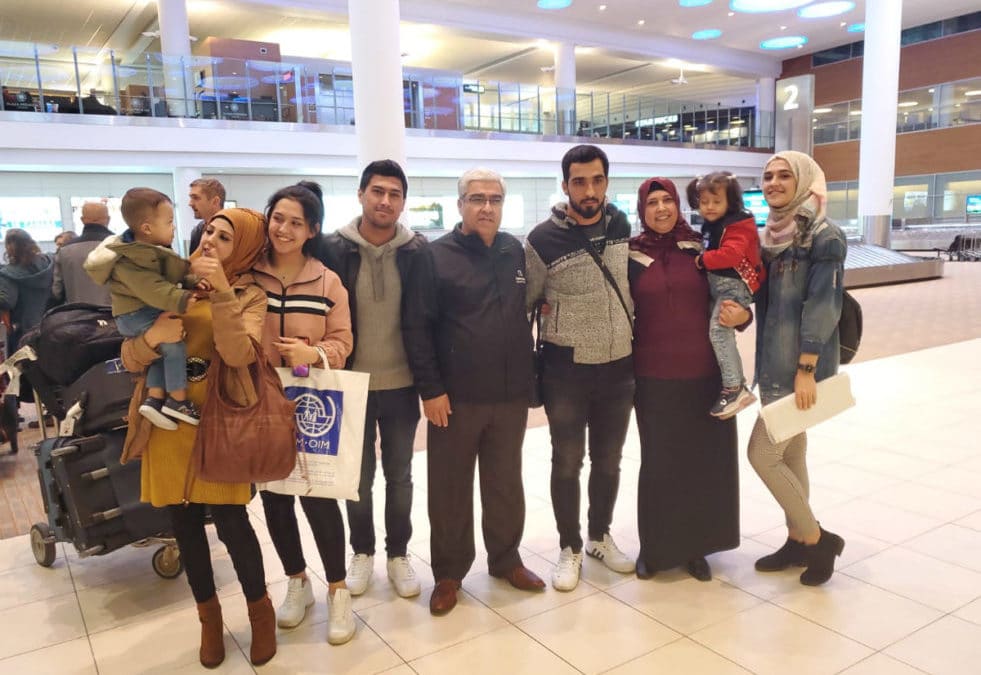 La vidéo des retrouvailles touchantes d’une famille réfugiée syrienne à l’aéroport de Winnipeg devenue virale