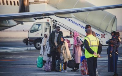 L’OIM et le HCR annoncent la suspension temporaire des voyages de réinstallation de réfugiés