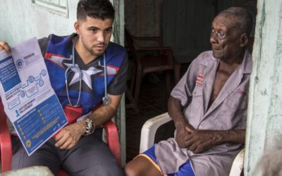Venezuelan doctor gives coronavirus tips to Ecuador’s most vulnerable