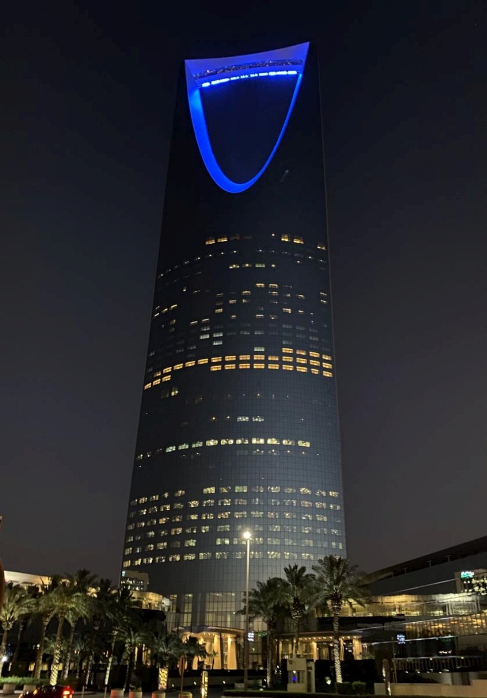 Saudi Arabia. The Kingdom Tower lights in UN blue for World Refugee Day 2020