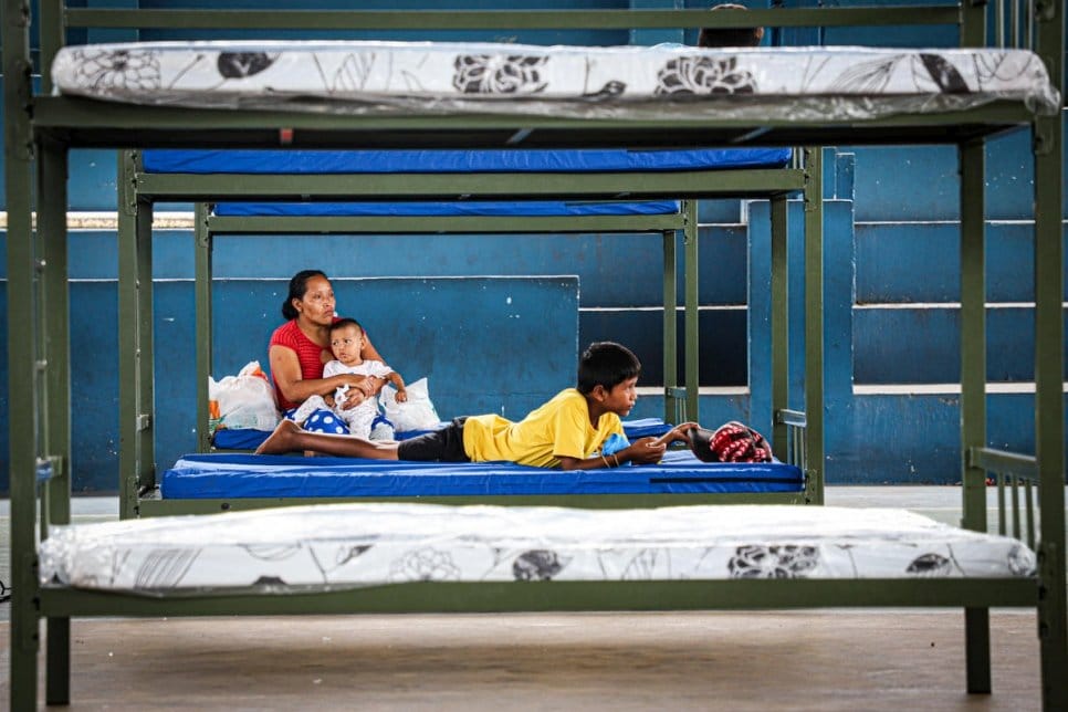 Une famille warao originaire du Venezuela dans un foyer de Manaus, au Brésil, où elle a été relocalisée pendant la pandémie de Covid-19