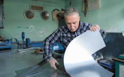 Mosul metalworker helps Old City neighbours after displacement