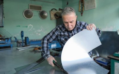 Mosul metalworker helps Old City neighbours after displacement