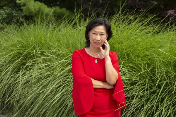 Peng-Sang Cau est photographiée dans le jardin de son beau-père à Oakville, Ontario, Canada, le mardi 21 juillet 2020