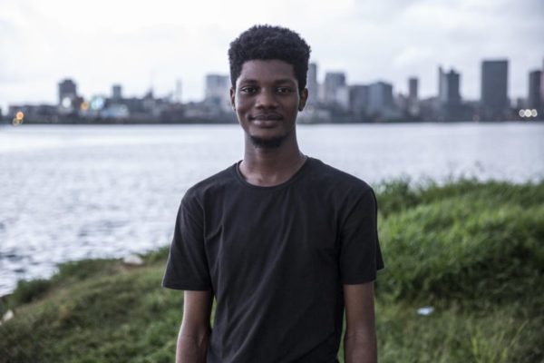 Twenty-two-year-old O’Plérou Grebet visits the banks of Abidjan’s lagoon frequently. Moving around the city requires crossing the water, and his observations during these journeys help him creatively