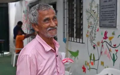 Older Colombians and Venezuelans take care of each other under the same roof