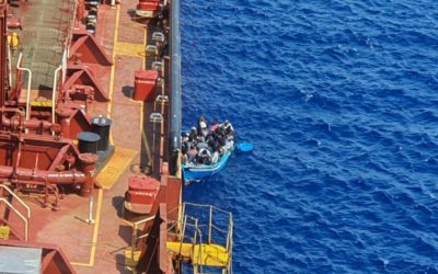 L’ICS, le HCR et l’OIM appellent les États à mettre fin à la crise humanitaire à bord d’un navire marchand en Méditerranée