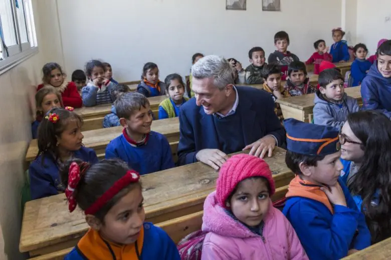 Filippo Grandi chats with pupils at the Al-Shuhada School in Souran, Syria.