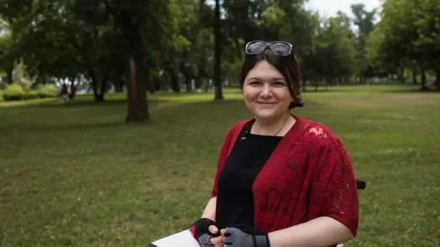 Tetiana Baransova, lauréate régionale pour l'Europe de la distinction Nansen pour les réfugiés, assiste à l'anniversaire de son fils Pavlo au parc Natalka, à Kiev