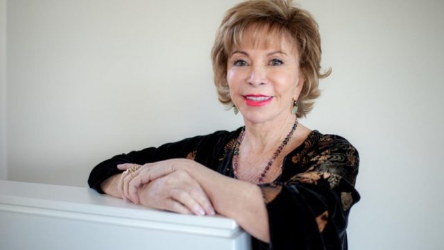 Chilean novelist Isabel Allende delivered a very personal keynote speech about her family’s history of displacement at the virtual Nansen Award ceremony.
