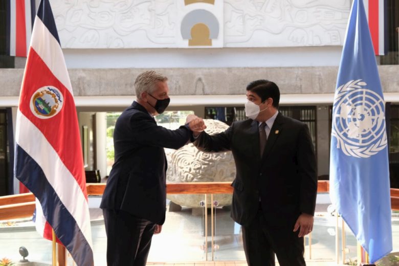 UN High Commissioner for Refugees Filippo Grandi greets Costa Rica President Carlos Alvarado Quesada.
