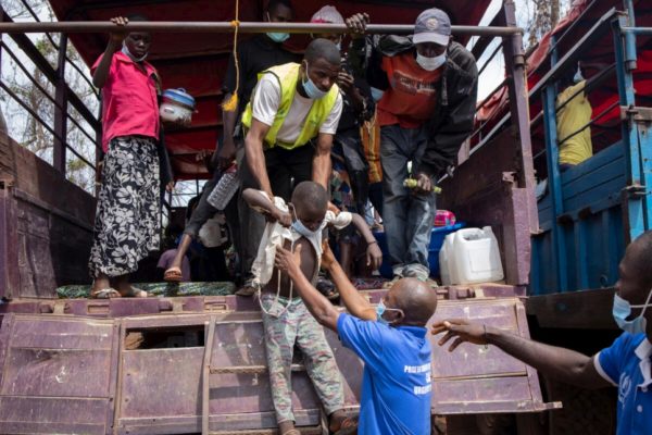 Central African refugees arrive in Modale site, after traveling in trucks.