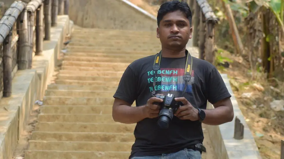 Man holds a digital camera.