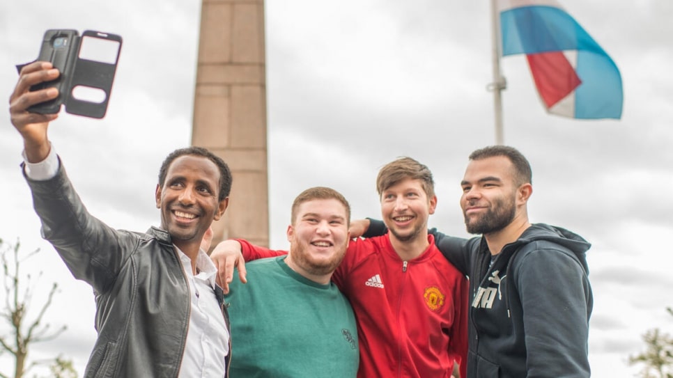 Yonas hanging out with friends in the centre of Luxembourg City. “Doing sport helped me to make friends. I speak Luxembourgish with them so I keep on learning.”