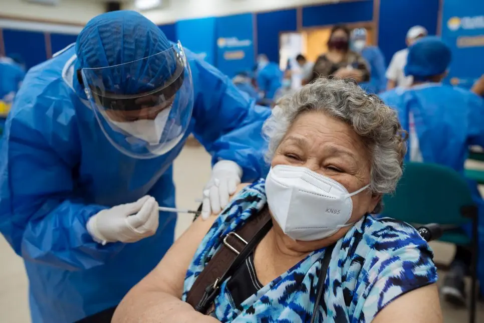 Le HCR appelle les Etats à supprimer les obstacles concernant la vaccination des réfugiés contre le Covid-19