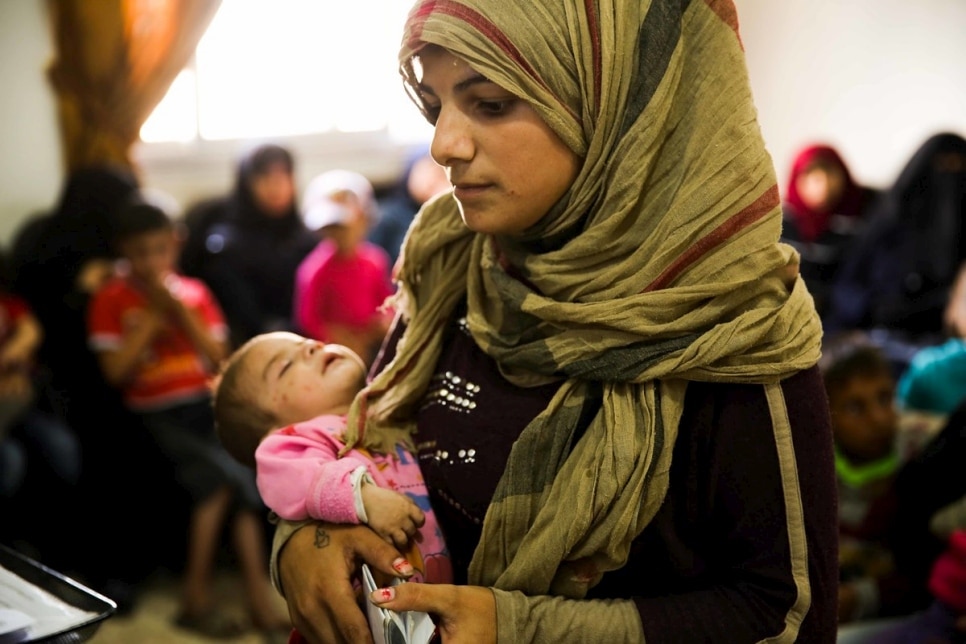 Dans de nombreux pays, les femmes sont victimes de discriminations lors de l’enregistrement des naissances, avertissent le HCR et l’UNICEF