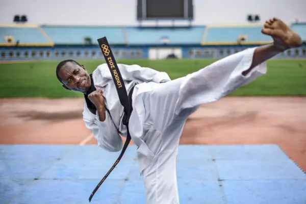 Le réfugié burundais Parfait Hakizimana lors d’une séance d’entraînement de taekwondo au stade Amahoro de Kigali, la capitale du Rwanda