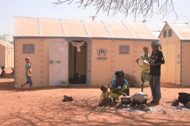 Des déplacés internes vivent dans un site d’accueil à Ouahigouya, au Burkina Faso